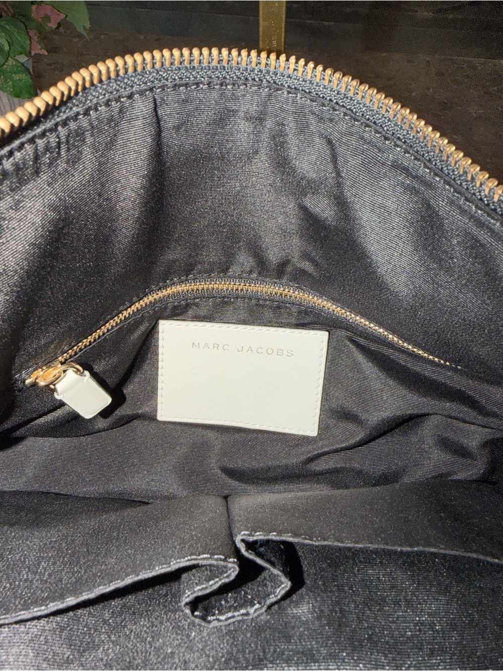 Marc Jacobs White Pebbled Leather Hobo Shoulder Bag - Picture 5 of 6
